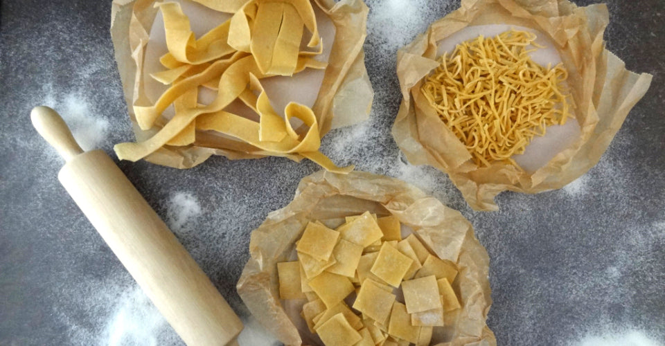 pravi razne vrste rezanaca od testa